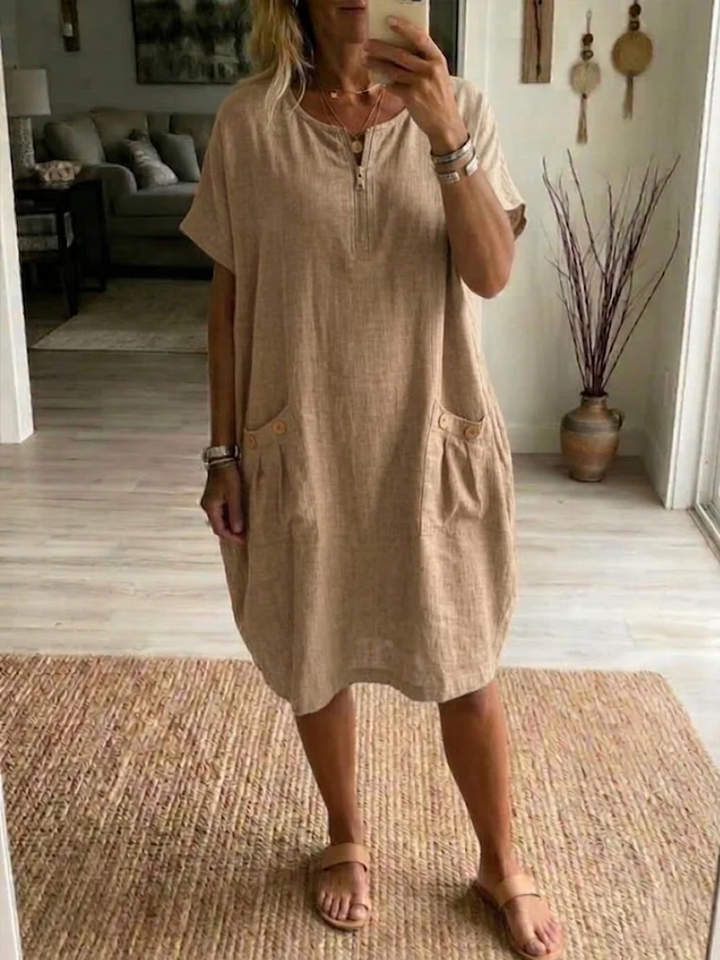 Vestito midi casual donna, facile da indossare, con zip e tasche. Comfort per ogni giorno in estate.