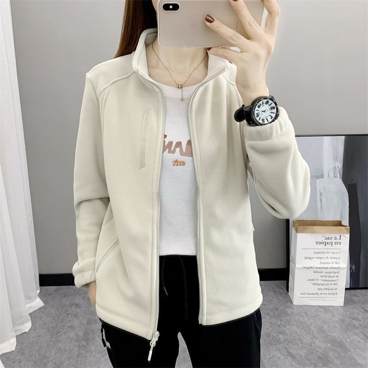 Giacca invernale donna spessa con maniche lunghe e collo alto, ideale per proteggersi dal freddo con stile.