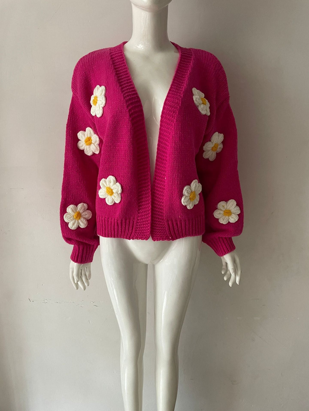 Elegante cardigan donna colorato, taglio ampio e stile comodo. Perfetto per taglie grandi e moda casual.