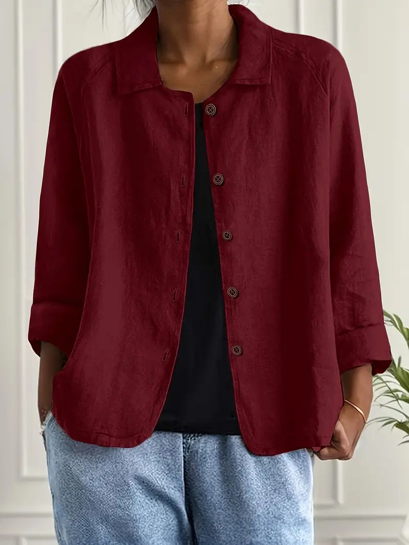 Blusa giacca donna abbottonata, maniche 3/4, stile casual chic, ideale per ufficio. Vestibilità comoda.