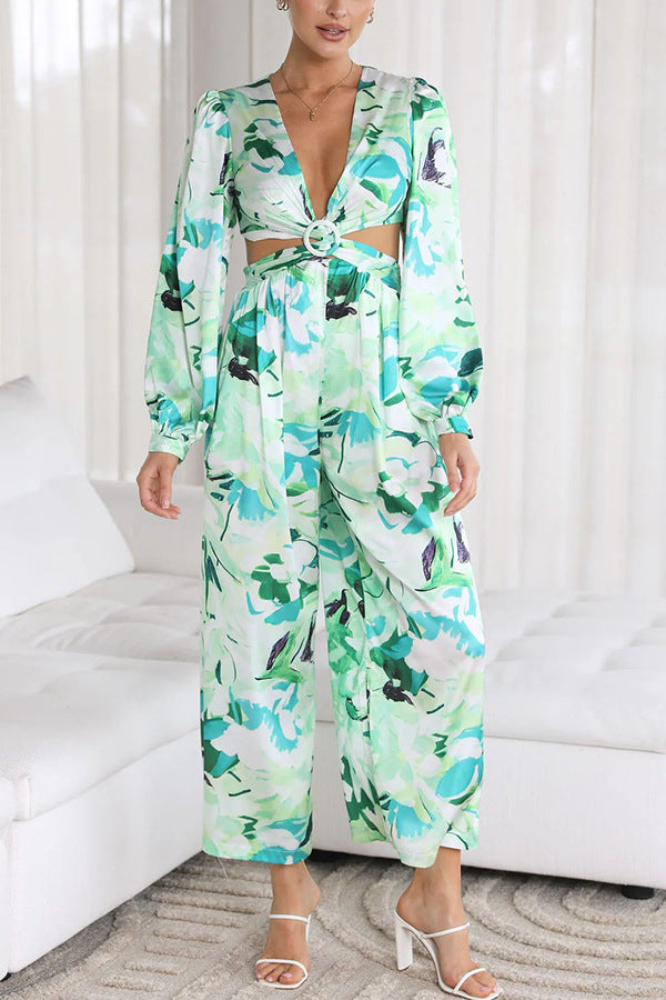 Tuta donna elegante floreale con schiena scoperta, maniche lunghe e gamba dritta per un outfit sera di tendenza.