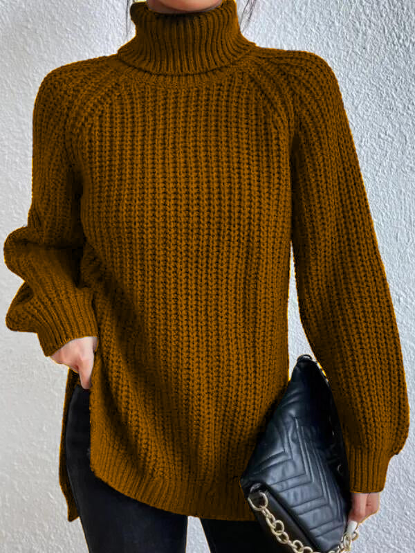 Stile elegante: maglione donna collo alto con maniche raglan. Spacco laterale per un look sofisticato.