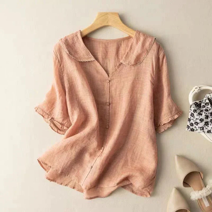 Elegante camicetta estiva da donna con scollo a V e maniche corte. Blusa casual e comoda per un look fresco.