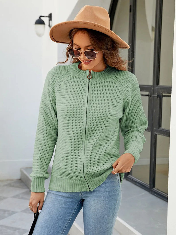 Indossa il cardigan da donna con zip, un maglione elegante e comodo per ogni giorno.
