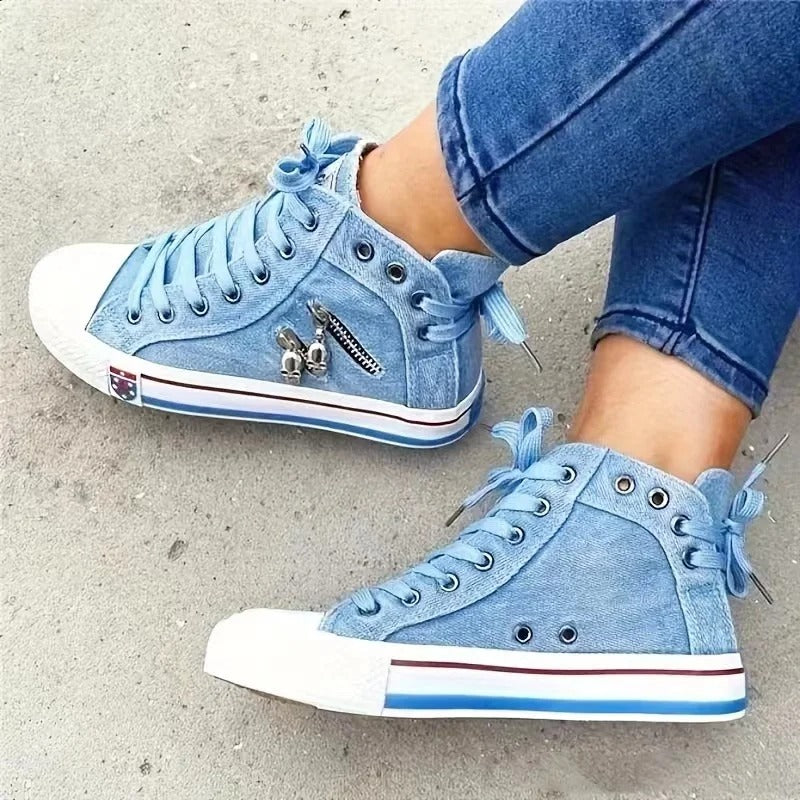 Sneakers donna urbane high-top, comode e resistenti, ideali per la moda casual streetwear.