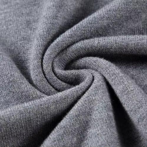 Colletto lavorato a maglia da uomo, maglione invernale elegante e confortevole, moda maschile.