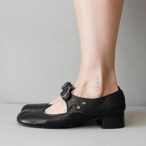 Sandali donna con tacco medio e cinturino alla caviglia, fibbia, punta aperta. Ideali per look estivi casual o serali.