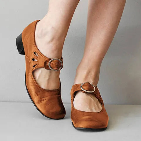 Scarpe donna estive: sandali moderni con tacco a spillo e fibbia, punta aperta. Eleganti e confortevoli.