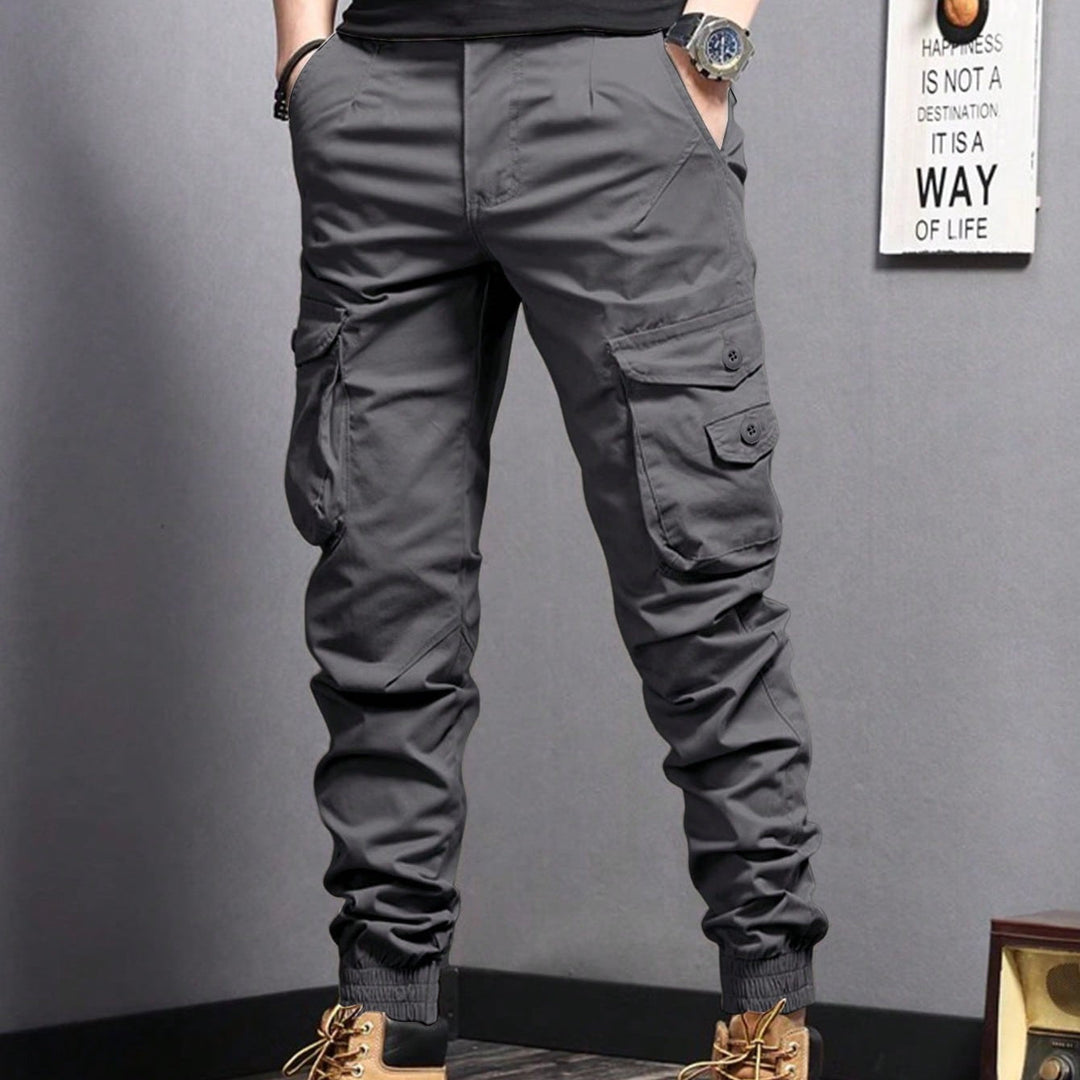 Pantaloni cargo uomo versatili con coulisse e multi-tasche, adatti per lavoro e look casual.