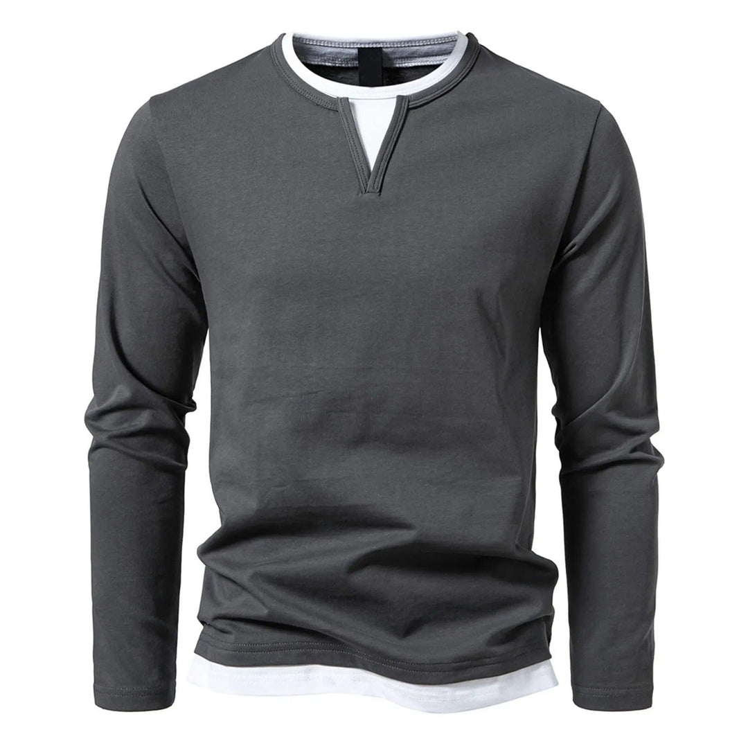 Polo uomo girocollo a maniche lunghe grigio, con effetto a strati, per comfort e stile elegante.