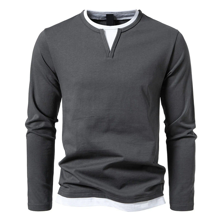 Polo uomo girocollo a maniche lunghe grigio, con effetto a strati, per comfort e stile elegante.