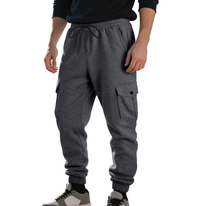 Pantaloni cargo uomo, larghi e comodi, con polsini alla caviglia e numerose tasche.