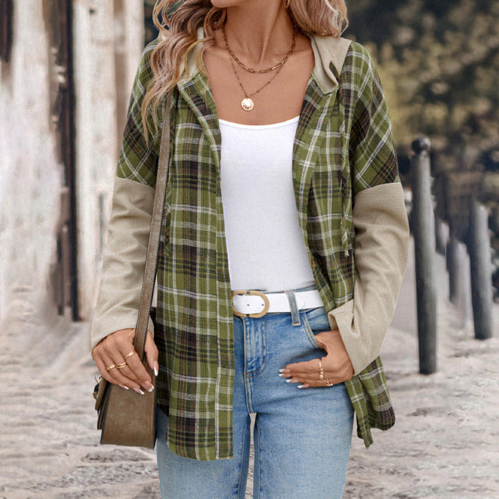 Camicia oversize da donna con fantasia a quadri verdi, in tessuto leggero, maniche lunghe, ideale per moda casual.