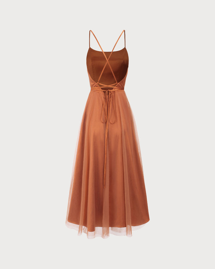 Abito midi donna in tonalità caramello, per un look autunnale chic e sofisticato. Cerimonie.