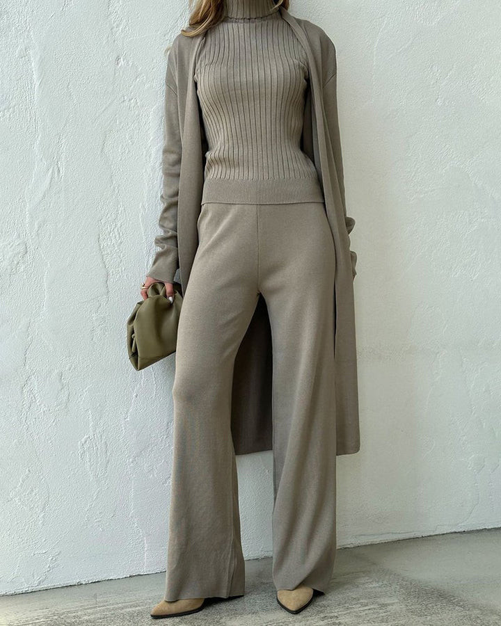 Set coordinato donna tre pezzi, abbigliamento comodo con cardigan lungo e pantaloni ampi.