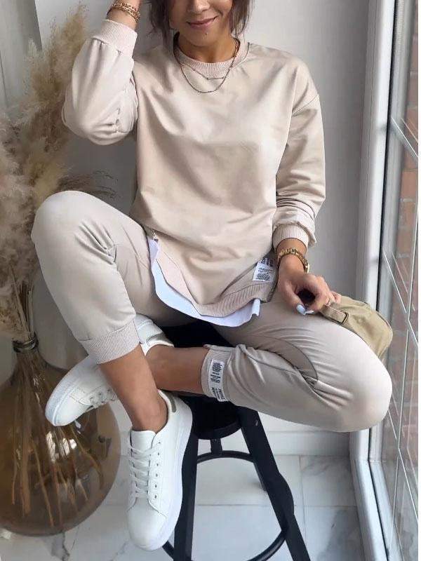 Completo casa donna in misto cotone poliestere, tuta comoda per un relax senza pari e stile casual.