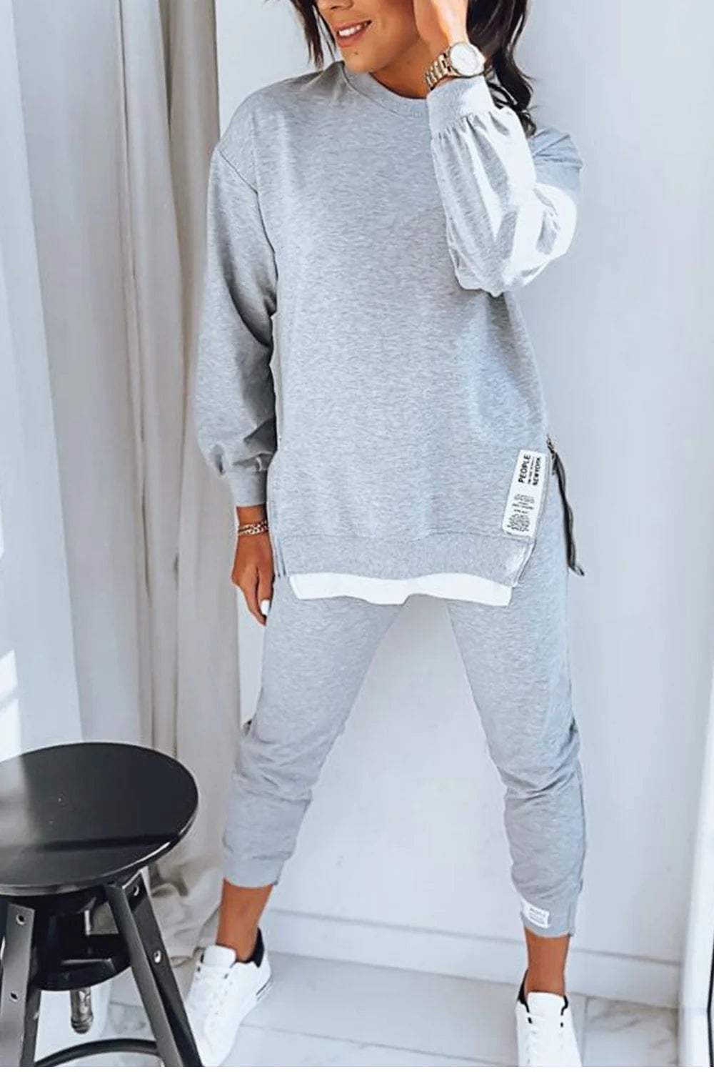 Dettaglio del tessuto: completo donna in misto cotone ultra morbido, garanzia di comfort e durata.