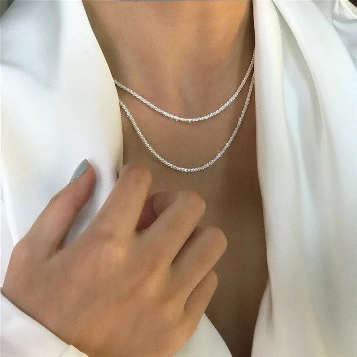 Parure di collane da donna in argento 925, gioielli eleganti dal design minimalista e stratificabile.