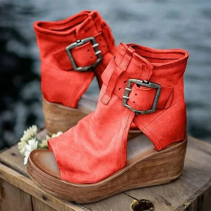 Stivali donna con plateau e punta aperta, tacco alto. Eleganti e versatili, perfetti per un look chic da moda donna.
