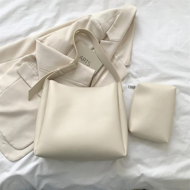 Borsa a tracolla minimalista unisex, design pulito e funzionale per accessori quotidiani.