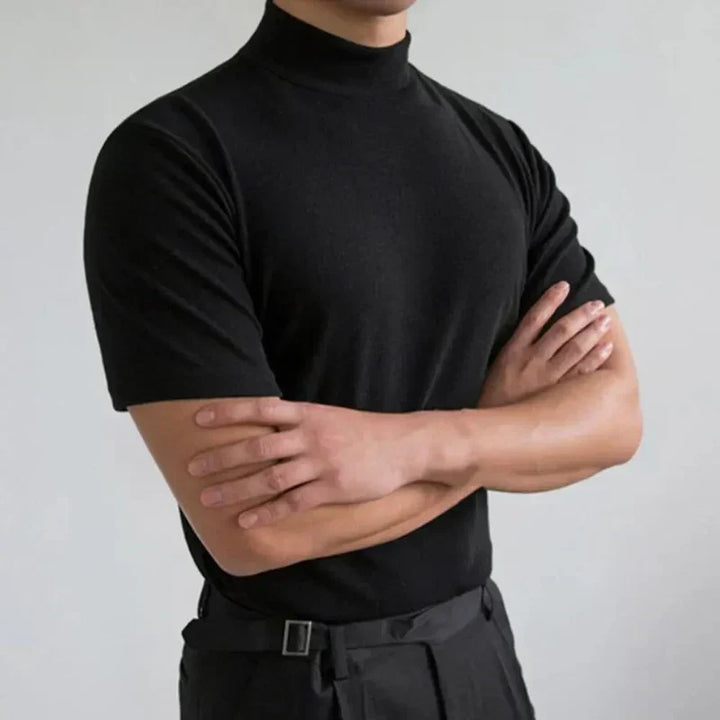 Maglietta uomo collo alto versatile per autunno inverno, ideale per look casual o eleganti. Vestibilità comoda, moda maschile.