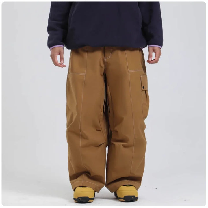 Pantaloni snowboard uomo termici con tasche cerniera, resistenti per comfort e outfit da neve.
