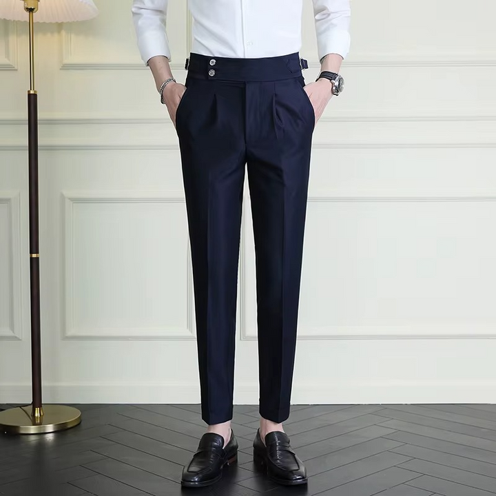 Pantaloni casual chic uomo vita alta, gamba dritta. Comfort e stile per ogni occasione.