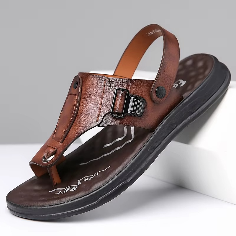 Calzature uomo fresche e traspiranti. Sandali estivi regolabili per massimo comfort e passeggio.