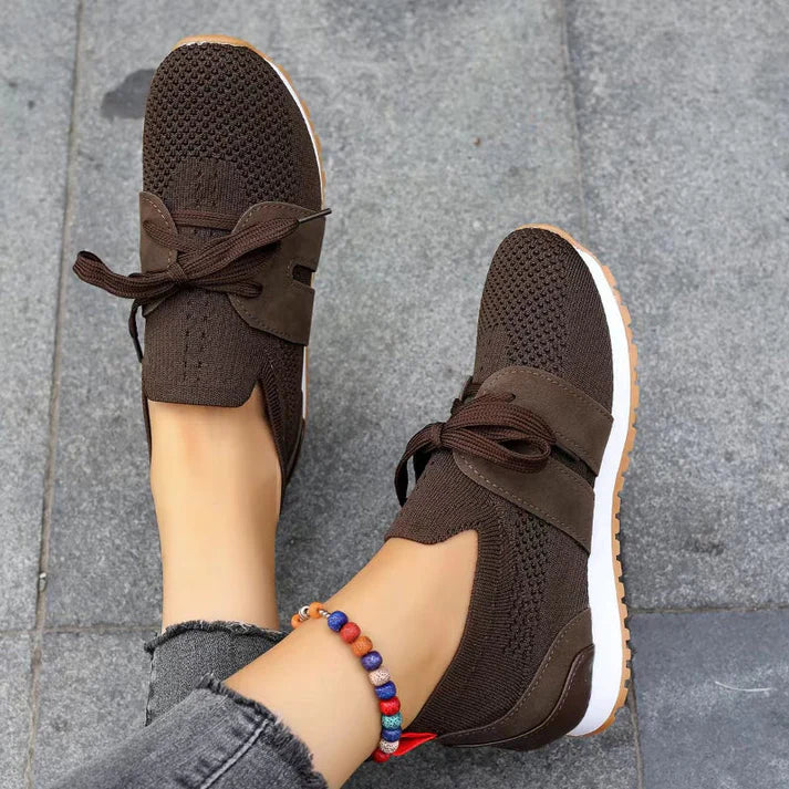 Sneakers casual unisex traspiranti e leggere, con design slip-on per passeggiate primaverili ed estive.
