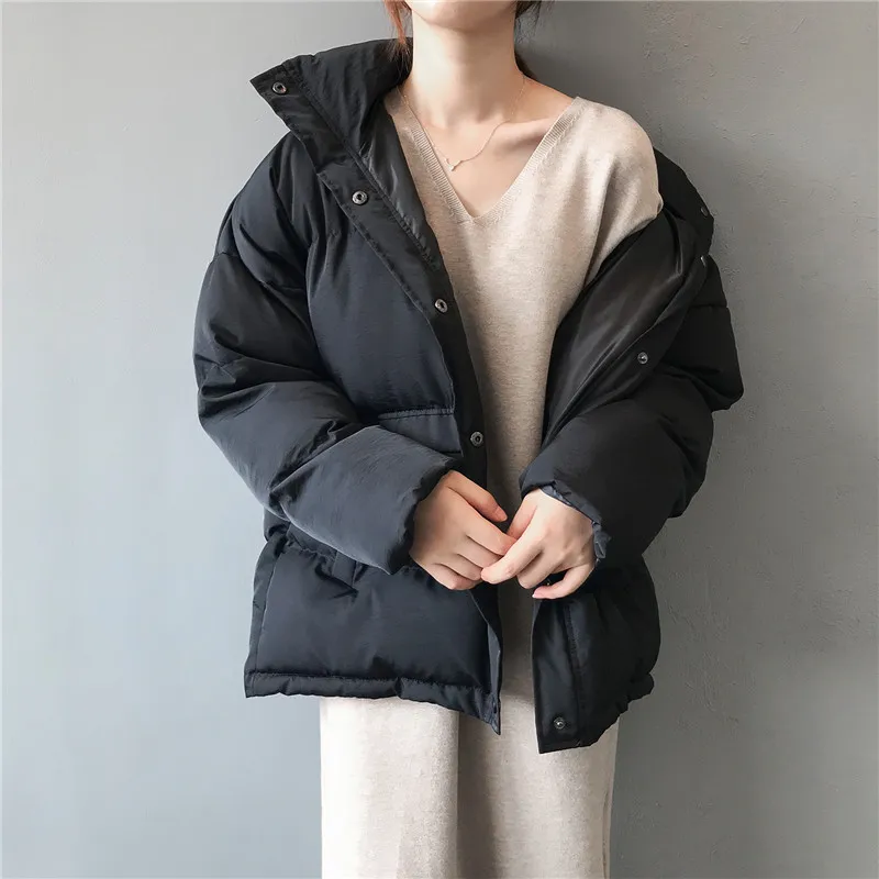 Piumino invernale donna oversize color cachi, giacca imbottita elegante per protezione dal freddo.