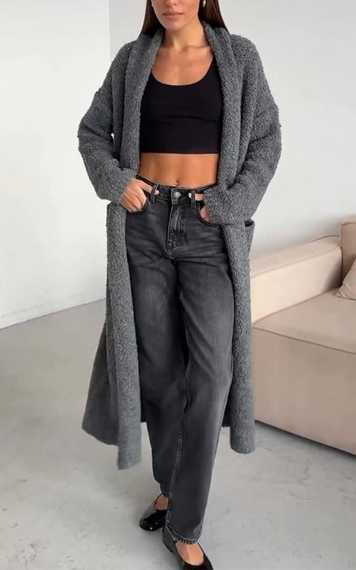 Cardigan kimono da donna, lungo e vivace. Eleganza versatile, un capo chic per ogni look femminile.