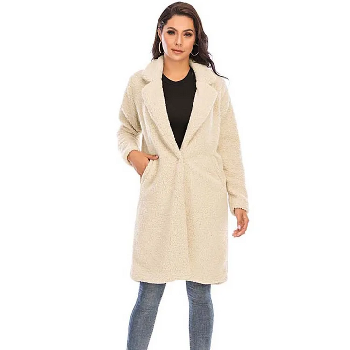 Cappotto teddy donna lungo in pelliccia sintetica morbida, stile oversize e caldo. Ideale per outerwear invernale.