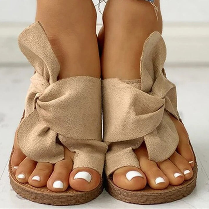 Scarpe estive donna, mules con fiocco per look casual ed eleganti. Comfort e stile per l'estate.