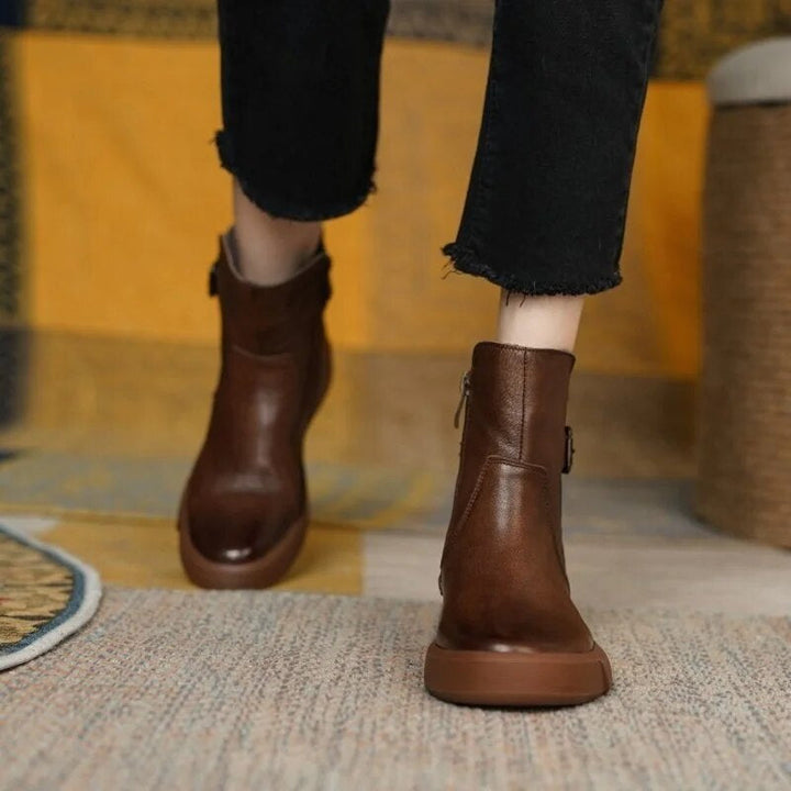 Stivaletti donna in pelle, stile vintage elegante, perfetti per comfort quotidiano. Scarpe autunno inverno.