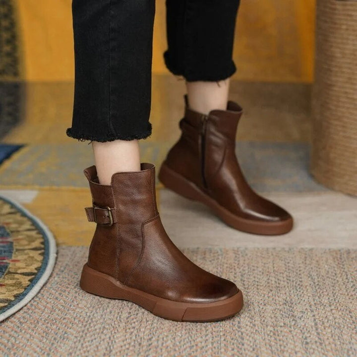 Stivaletti caviglia donna in pelle, design vintage, adatti a look casual o eleganti. Suola antiscivolo.