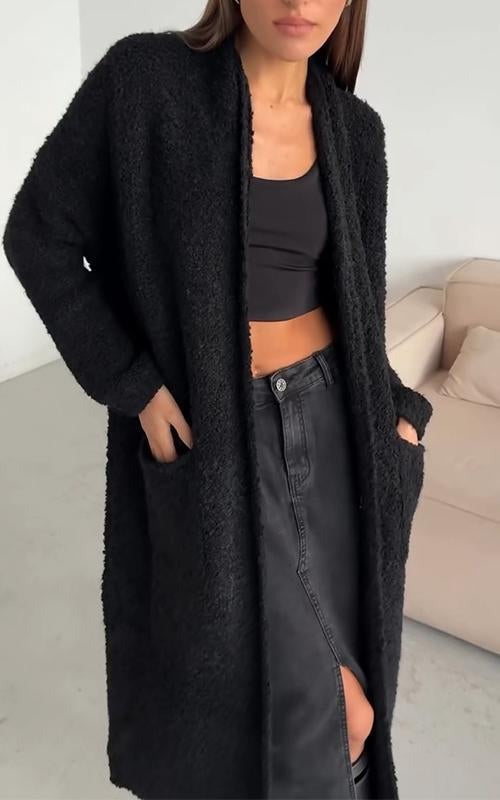 Cardigan donna lungo, comodo e chic. Colori vivaci per un capo versatile, perfetto per l'eleganza quotidiana.