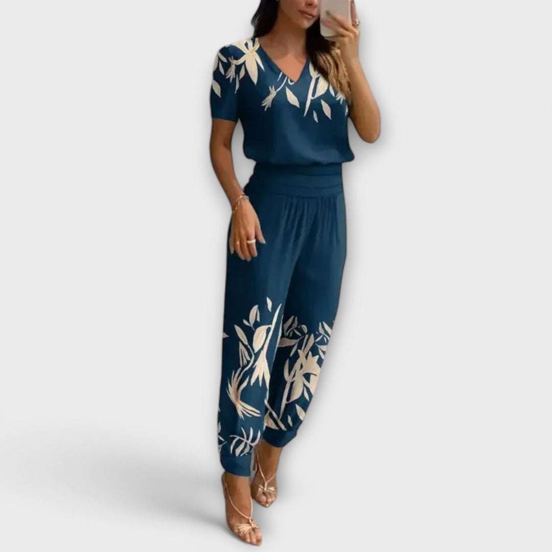 Set due pezzi donna elegante e fluido, con top coordinato e pantaloni ampi. Ideale per moda casual versatile.