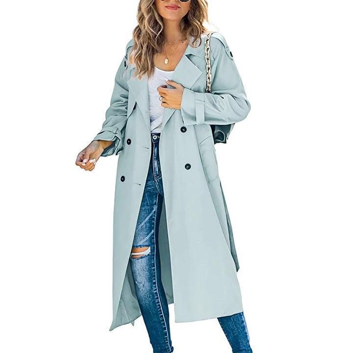 Trench donna elegante in colori assortiti. Capospalla classico e versatile per l'eleganza quotidiana primaverile.