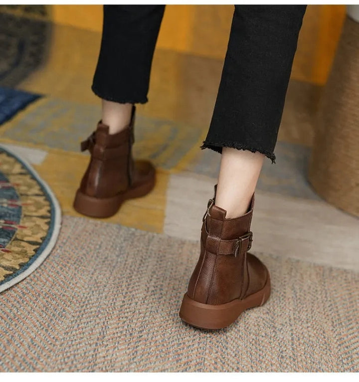 Stivaletti donna in pelle vintage, comodi ed eleganti. Perfetti per l'autunno inverno, con suola antiscivolo.