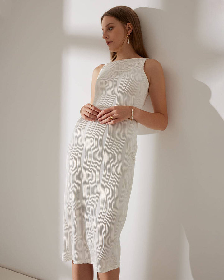 Chic abito midi donna nero, dettagli perle. Tessuto effetto ondulato, un vestito elegante da evento.