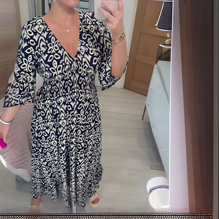 Abito fluido estivo da donna, stile boho chic con scollo a V, stampa grafica accattivante. Vestibilità ampia.