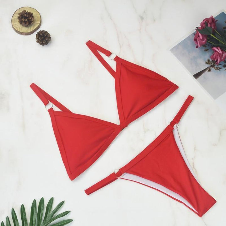 Costume da bagno due pezzi, triangolo classico con spalline regolabili. Ottimo per l'estate.