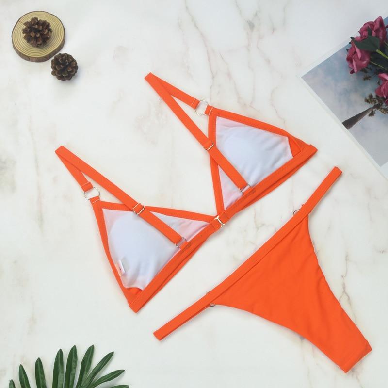 Bikini donna, colorato, triangolo classico, spalline regolabili. Ideale per giornate in spiaggia.