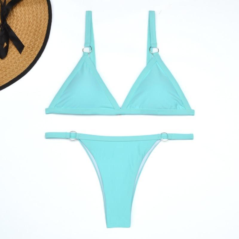 Costume da bagno a due pezzi, triangolo classico e spalline regolabili. Per la tua vacanza.