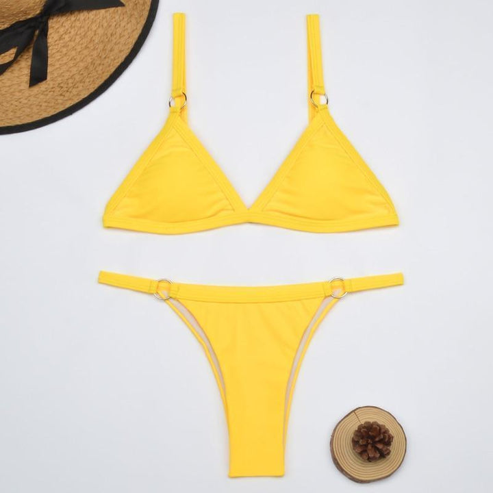 Bikini donna con triangolo classico e spalline regolabili, must-have per l'estate al mare.