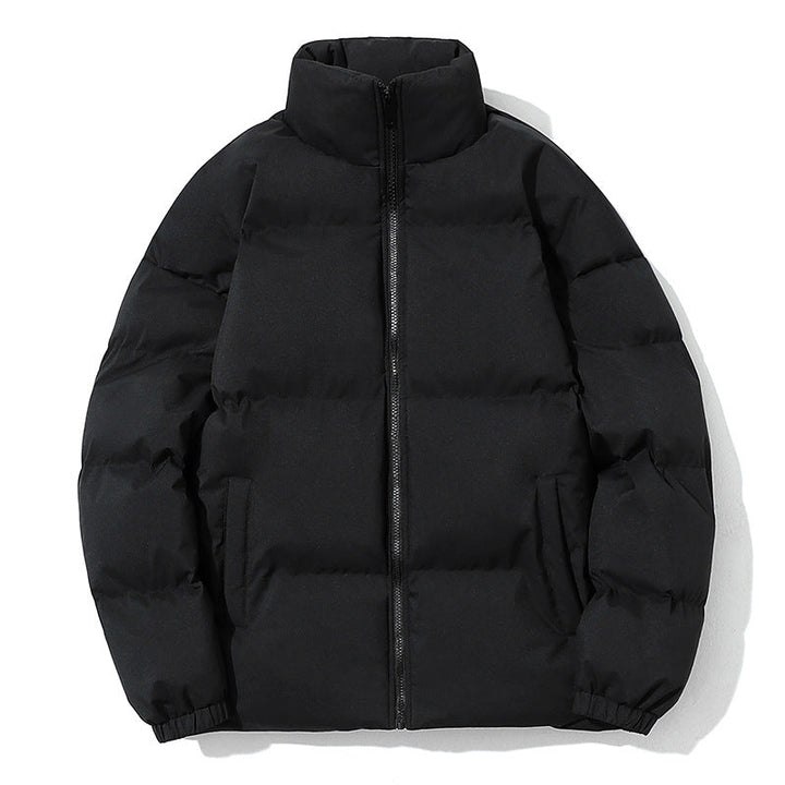 Cappotto invernale uomo caldo con motivo geometrico e colletto alto. Ideale per un look casual e alla moda.