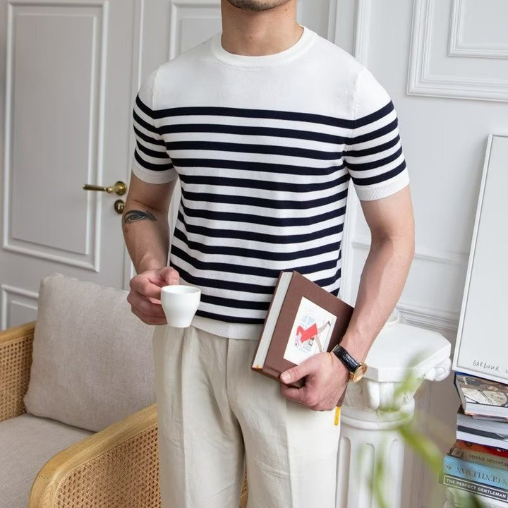 Maglietta uomo a righe, maniche corte, stile casual estivo. Ideale per il tempo libero e la moda uomo.