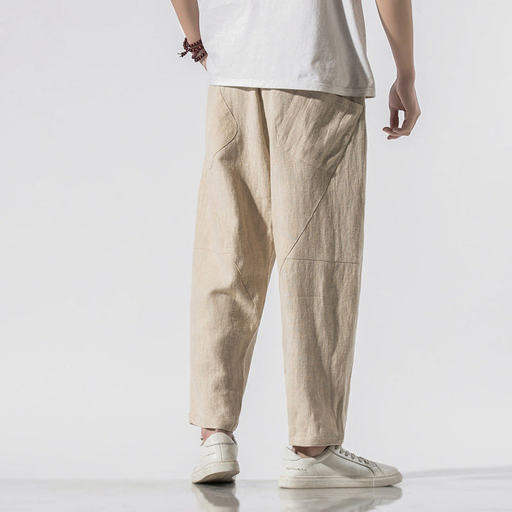 Pantaloni uomo casual a gamba larga, vestibilità rilassata alla caviglia, confortevoli per viaggi e tempo libero estivo.