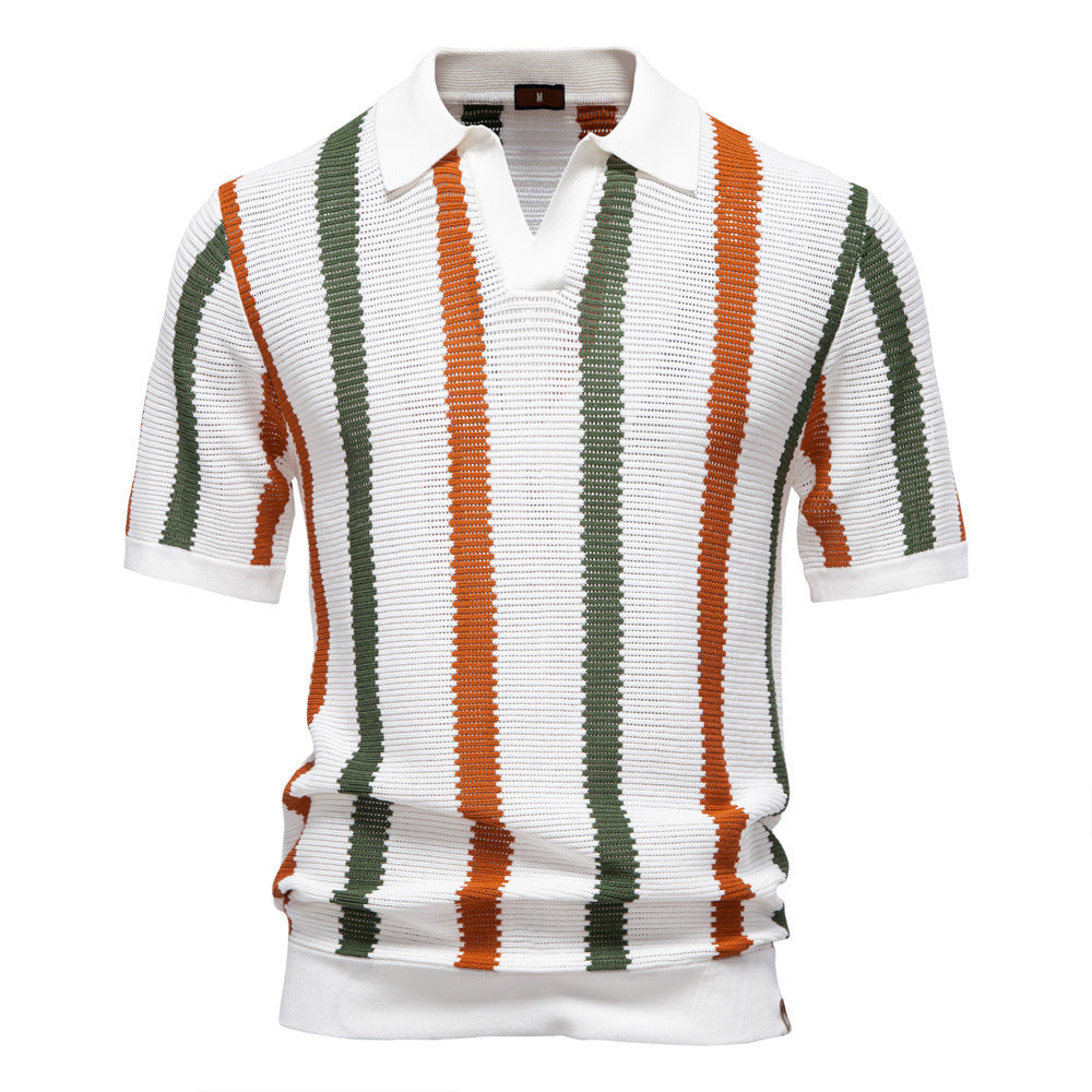 Polo uomo estiva elegante, maniche corte e design a righe traforate. Perfetta per outfit primaverili ed estivi.