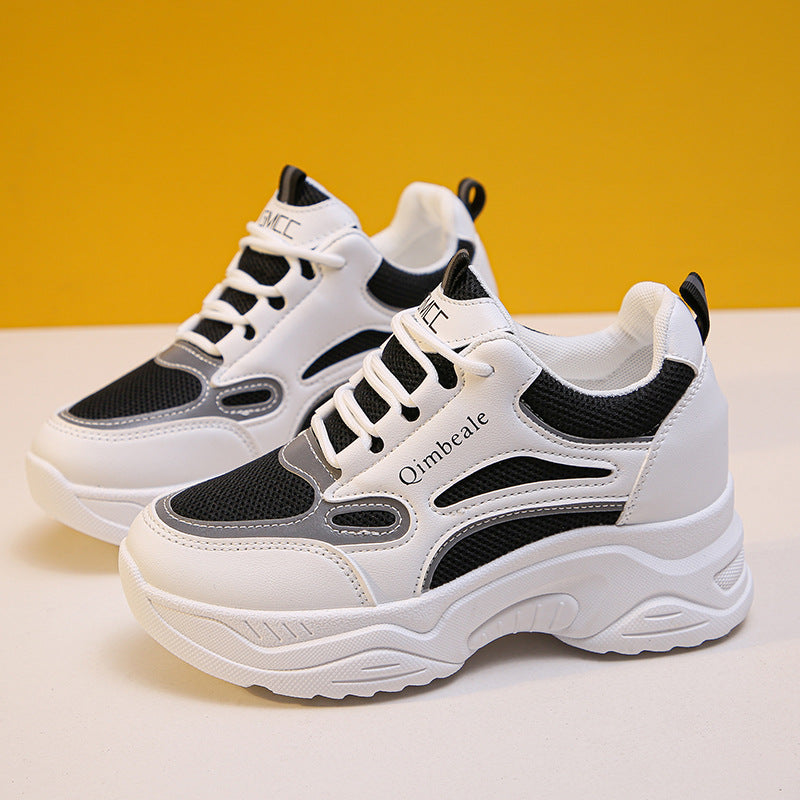Sneakers donna con zeppa, design moderno per il massimo comfort. Scarpe eleganti e versatili, perfette per ogni outfit.